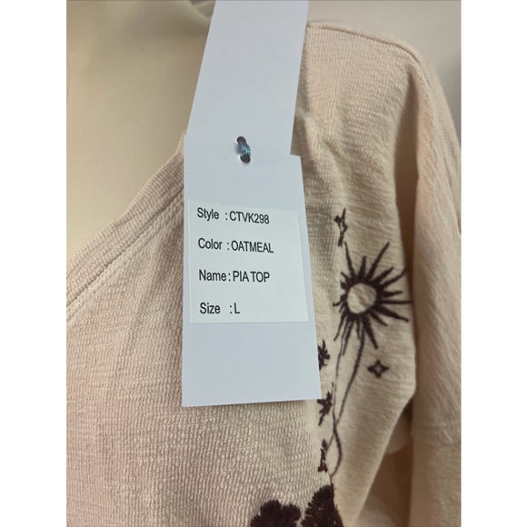 NWT distressed women’s embroidered sweater blouse by Caite Kyla Seo - Picture 8 of 16